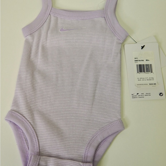 Nike Newborn Set in White and Light Purple - Picture 3 of 4